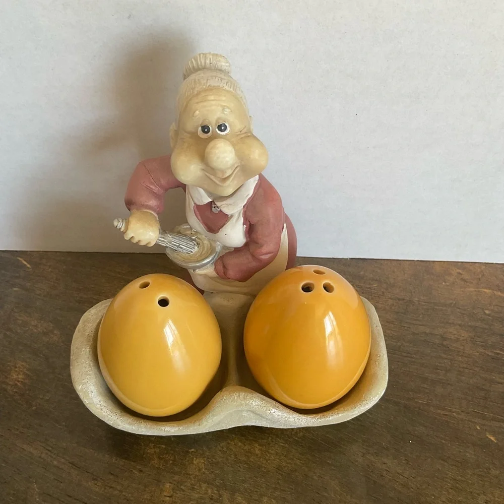 Vintage Ceramic Baking Salt & Pepper Shaker Set w/ Holder Country Kitchen decor
